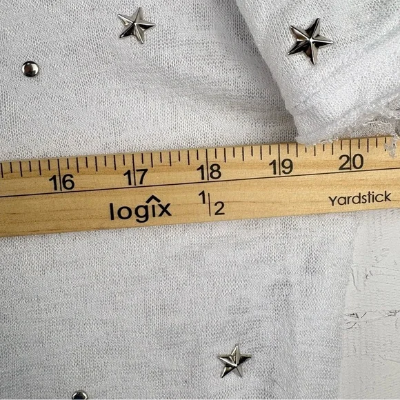 Bebe Womens Stars and Dots Studded White Tee Shirt Sz Large Gauze Fabric Raw Hem - Picture 6 of 8